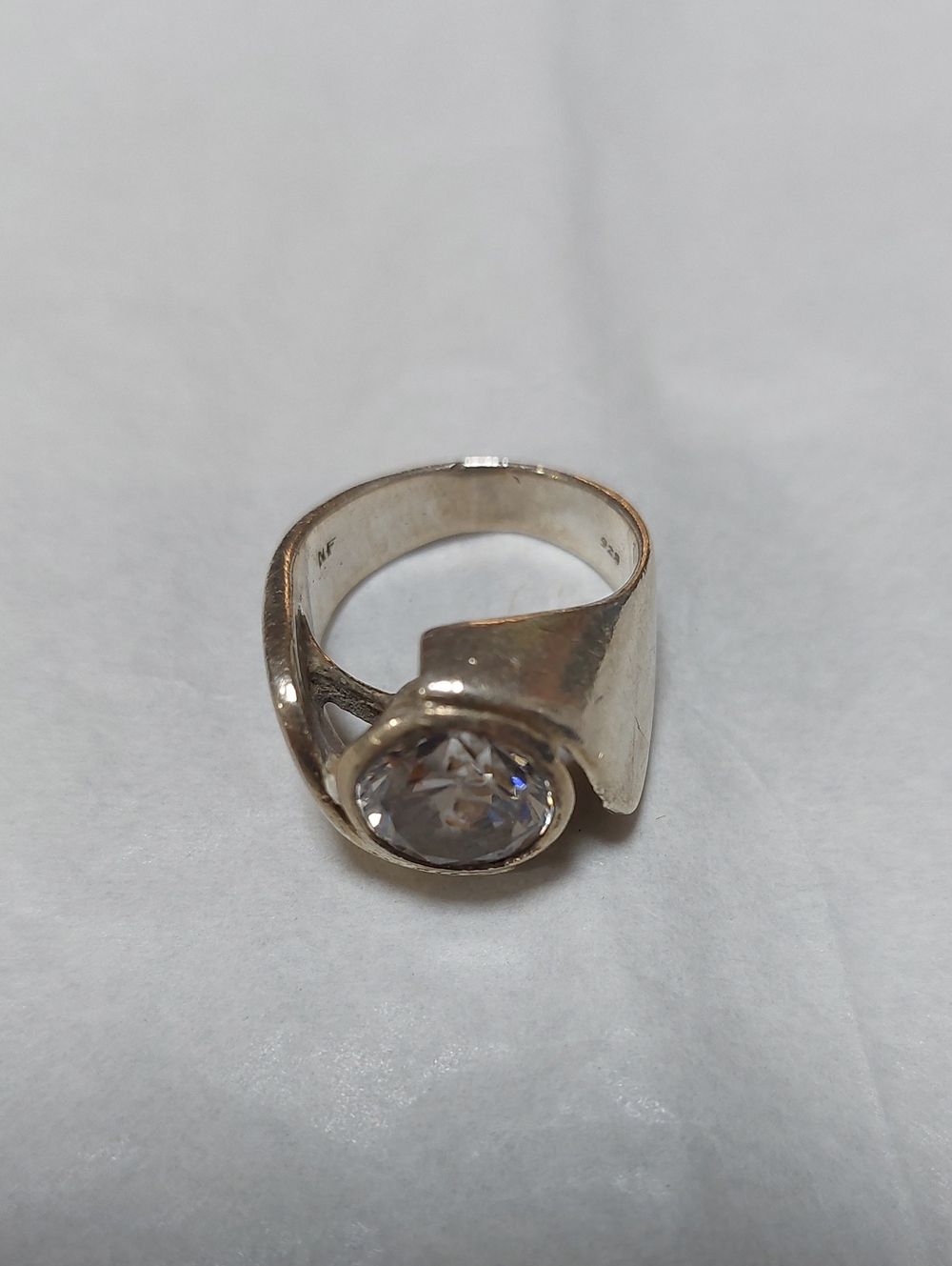 VINTAGE Contemporary Silver Ring with Clear Crystal Stone Accent